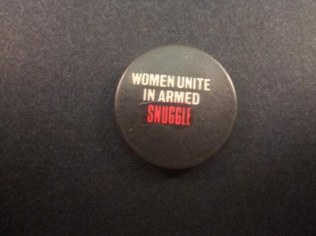 Women Unite in Armed Snuggle, vrouwen tegen militairisme